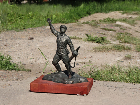 В Красноярске начали обустраивать сквер рядом с местом, где раньше стоял бюст Героя Советского Союза Водянникова. Фото: admkrsk.ru