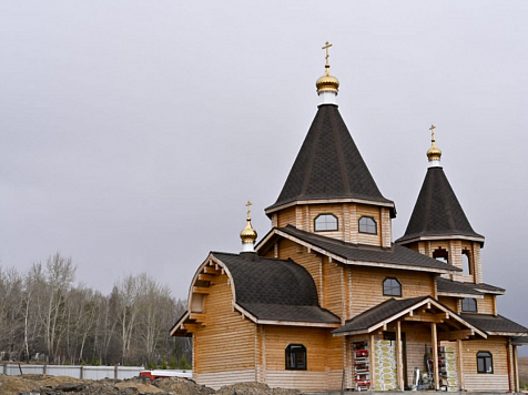 Мэр Красноярска в честь Пасхи посетил новый храм в Черёмушках. Фото: ТГ-канал Сергея Ерёмина
