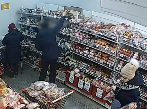 Красноярец украл из магазина 25 банок икры больше чем на 7 тыс. рублей. Фото: telegram-канал МВД 24