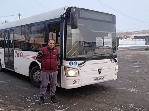 В Красноярске водитель автобуса 64-го маршрута вернул женщине утерянные деньги и телефон. Фото: Мэрия Красноярска