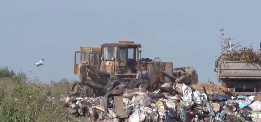 Мусор с забитого полигона в Красноярском крае решили вывозить в Ужур, Большой Улуй и Балахту