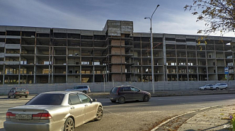 Мэр Красноярска велел снести заброшенный пятиэтажный долгострой на Красрабе из-за угрозы ЧС