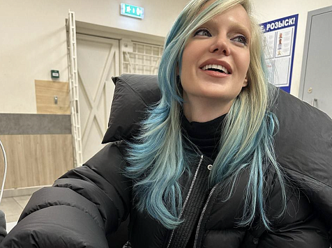 «Вы знаете, кто пытается меня уничтожить»: ГлюкоZа назвала подставой свое задержание в аэропорту