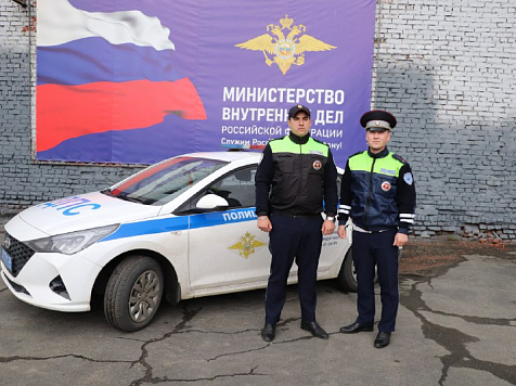 В Норильске полицейские сопроводили роженицу в больницу с «мигалками». Фото: ГУ МВД России по Красноярскому краю