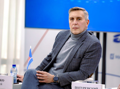 «Есть грань приватности»: степень открытости современных политиков обсудили депутаты на медиафоруме в Красноярске. Фото: Константин Корнеев