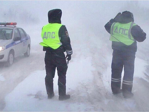 Из-за морозов красноярские полицейские усилили патрулирование загородных трасс. Фото: https://vk.com/gibdd24