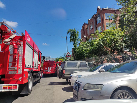 В Красноярске в пожаре на Марковского пострадал 11-летний мальчик. Фото: тг-канал «Красноярск в&nbsp;огне»