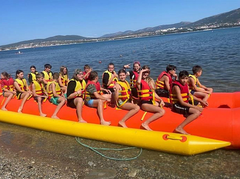 Дети участников СВО из Красноярска отдохнули летом на побережье Чёрного моря. Фото: администрация Красноярска