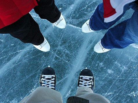 Каток на красноярском острове Татышев работает последнюю неделю. Фото: https://vk.com/ostrovtatyshev