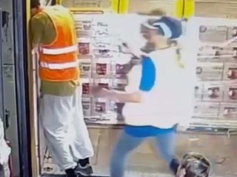 Прокуратура начала проверку склада в Красноярске после ЧП с зажавшей голову рабочего фурой