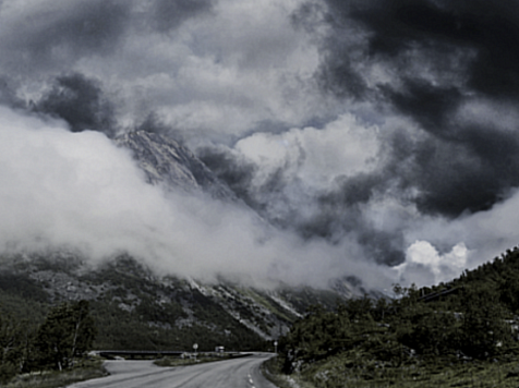 В Красноярск придут мощные ливни и похолодание до +13 в первую неделю августа. Фото: Freepik