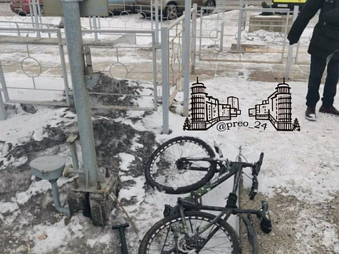 В Красноярске электричка сбила велосипедиста в наушниках. фото: Preo24
