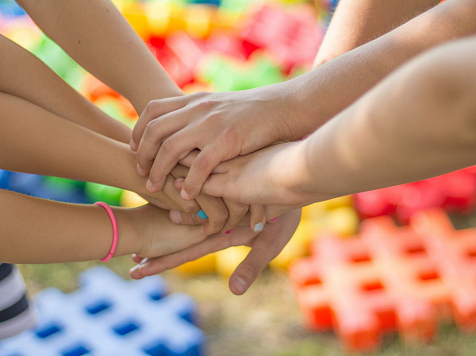 Красноярцы уже на этой неделе смогут купить путёвку в детский лагерь за полцены. Фото: pixabay.com