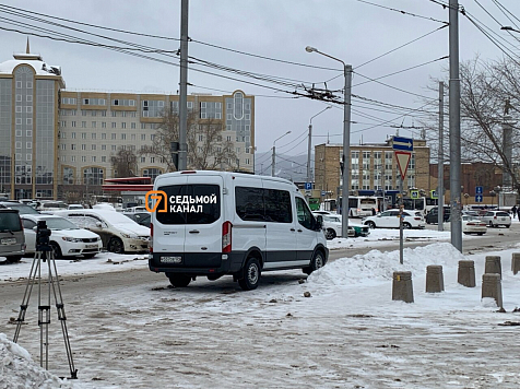 Красноярские силовики пришли с обыском к СГК и вынесли несколько коробок с документами. Фото и видео: 7 канал Красноярск