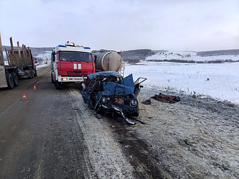 Молодая водитель устроила ДТП с 3 погибшими в Красноярском крае. Фото: ГАИ Красноярского края