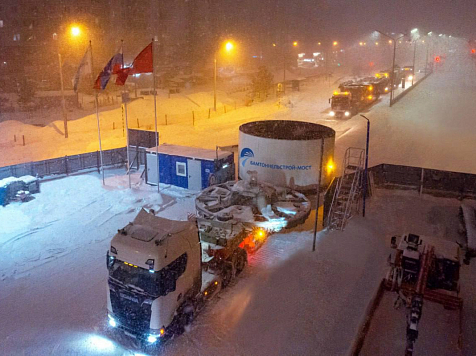В Красноярск доставили 480 тонную «Соломею»: машину используют для прокладки тоннелей метро					     title=