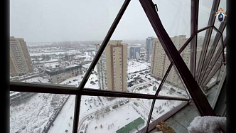 Мать с дочкой нашли мертвыми во дворе дома в Красноярске