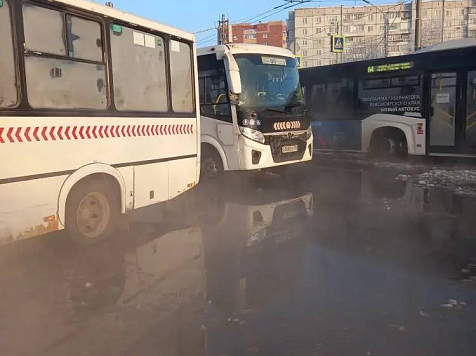 Автобусы в Северном временно меняют схему движения из-за коммунальной аварии. Фото: Дептранс Красноярска