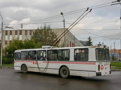 В Красноярске женщине-водителю троллейбуса, на которую упал люк, выплатят 500 тыс. рублей. Фото: прокуратура Красноярского края