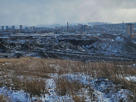 В Красноярске переполненный снегоотвал угрожает улице Цимлянская. Фото: Палата экологических организаций Гражданской ассамблеи Красноярского края
