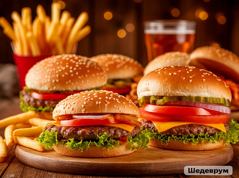 Сибиряки стали реже покупать одежду и переключились на фастфуд. Фото: Шедеврум