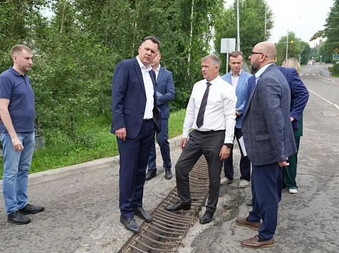 Глава Красноярска занялся проблемами дорог и мусора в Центральном районе. Фото: Сергей Верещагин