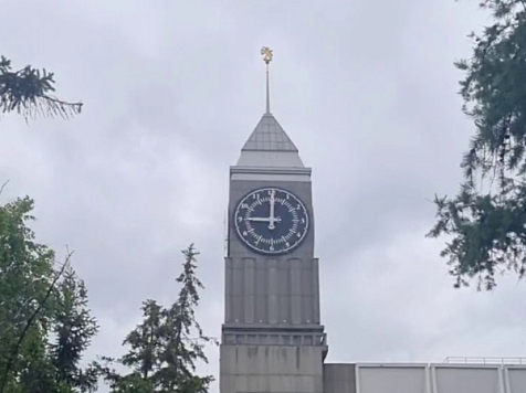 День защиты детей в Красноярске начали праздновать с мелодии главных городских часов. Фото и видео: Мэрия Красноярска