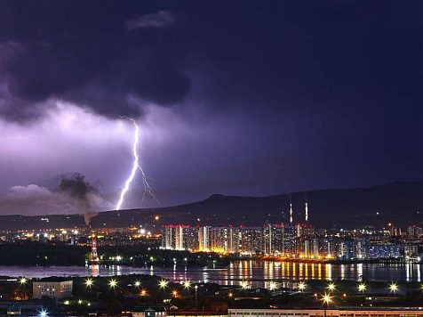 Грозы и ливни будут заливать красноярцев ещё как минимум неделю, но принесут прохладу. Фото: <a href="https://www.instagram.com/tokarevs/">Сергей Токарев</a>