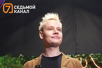 В Хакасии фанаты Шамана уронили на певца металлический забор