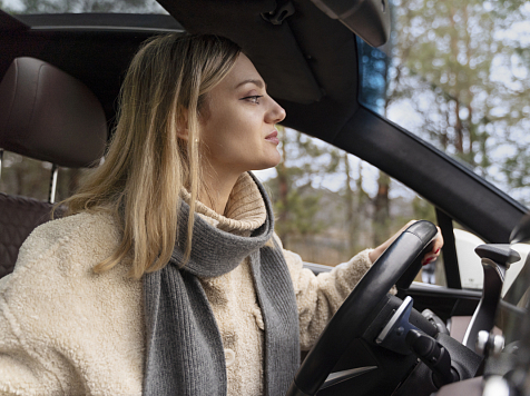 В Красноярском крае женам бойцов СВО компенсировали 25 тысяч за уроки вождения. Фото: freepik