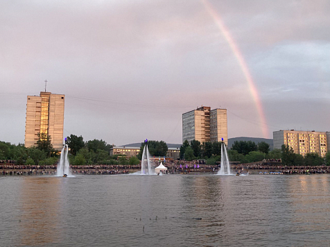 Красноярцам показали гидроцирк и большой праздничный салют в День города . Фото: Наталия Тихомирова