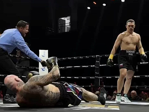 Чемпион мира по боксу Марк Петровский побывал в Донецке. Фото: Федерация бокса России