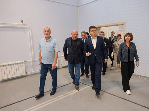 Михаил Котюков проверил готовность двух красноярских школ к новому учебному году