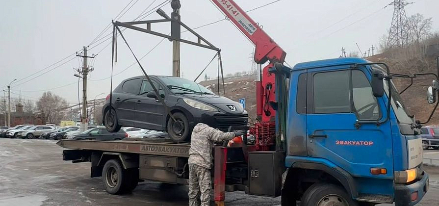 Красноярка без прав приехала сдавать экзамен на своем авто и попала под штраф
