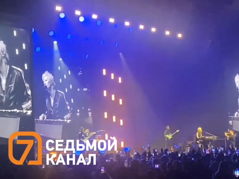 Диана Арбенина собрала аншлаг в Красноярске и спела на сцене с юной фанаткой. Фото: 7 канал Красноярск, видео: Диана Арбенина arbenina_fan_group Ночные Снайпер (VK)
