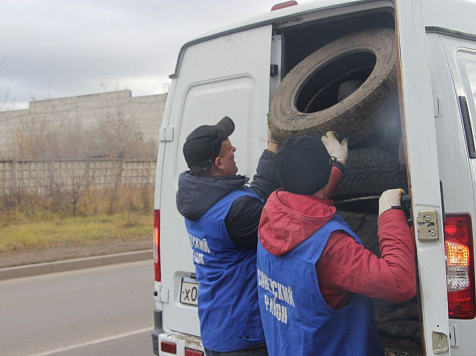 «Разлагаются больше 100 лет»: красноярцам выпишут штраф до 400 тысяч рублей за выброшенные шины. Фото: администрация Красноярска