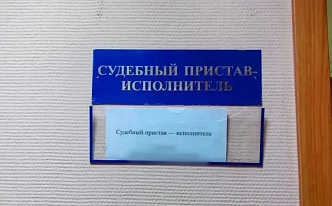 Пристав из Красноярского края рискнула годами тюрьмы за помощь подруге с долгами