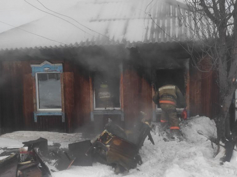 В Уярском районе мужчина получил ожоги 2 и 3 степени из-за пожара . Фото: ГУ МЧС по Красноярскому краю 