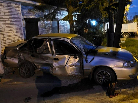 В аварии в Центральном районе Красноярска погибла 22-летняя девушка. Фото: краевая полиция