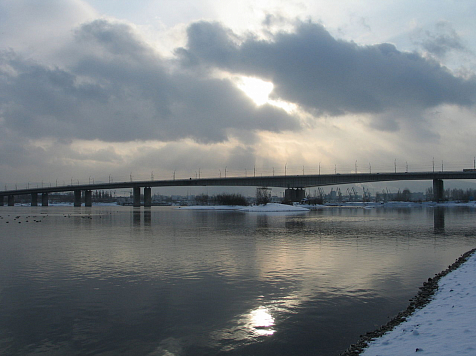В Красноярске на Октябрьском мосту изменилась схема движения. Фото: Wikipedia