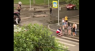 В Красноярске 10-летний мальчик перебегал дорогу на «красный» и попал под машину