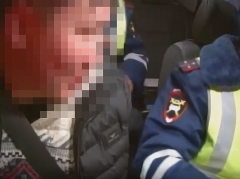 В Красноярске на водителя завели уголовное дело за оскорбление полицейского. Фото, видео: МВД