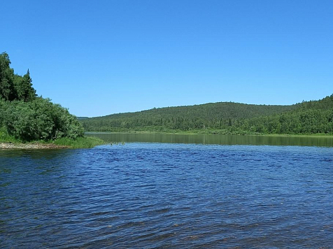 В Красноярском крае обнаружили тела двух мужчин у перевернувшейся лодки на реке Тея. Фото: 2ГИС / Александр Дарочкин