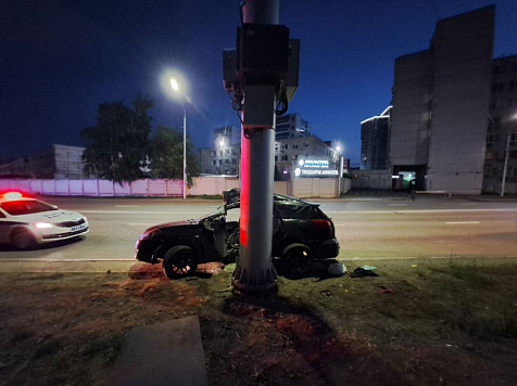 Девушка погибла в автоаварии в центре Красноярска в ночь на 17 июня из-за пьяного водителя . Фото: ГИБДД Красноярска
