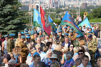Красноярцы собрались почтить память павших в День ВДВ