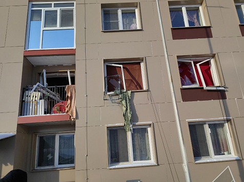 В ачинской многоэтажке взрывом выбило окна. Фото: МВД по Красноярскому краю