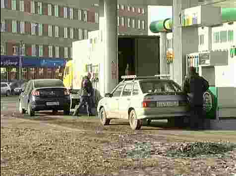 На большинстве проверенных АЗС Красноярска нашли некачественный бензин (карта). Кадр: архив «7 канала»