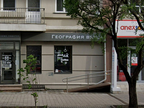 В центре Красноярска горит магазин «География вкуса». Фото: Google Maps