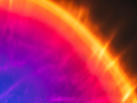 В Красноярске начинаются дни повышенной «красной» магнитной активности. Фото: time-in.ru; ru.freepik.com