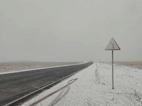 На юге Красноярского края из-за мокрого снега закрыли 22 км дороги «Енисей» для автобусов. Фото: ГИБДД124